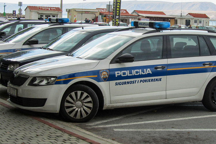 Automobil sa bh. tablicama sletio kod Makarske, poginuo muškarac