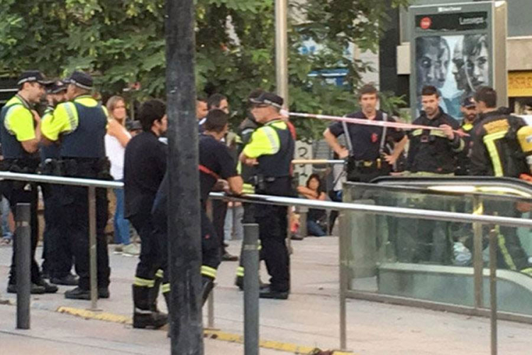 Evakuisana metro stanica u Barseloni, blokiran Ajfelov toranj u Parizu
