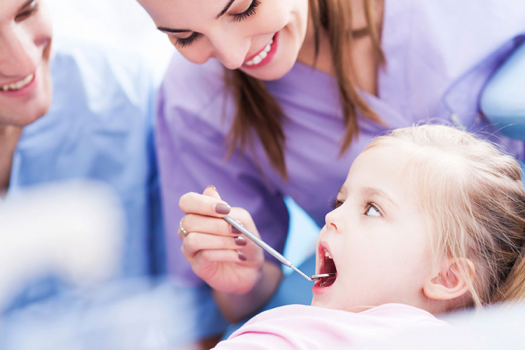 Pomozite mališanu da prevlada strah od zubara