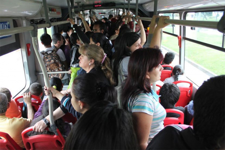 Priče iz banjalučkog autobusa: Školarci o noktima, babe o rijalitiju