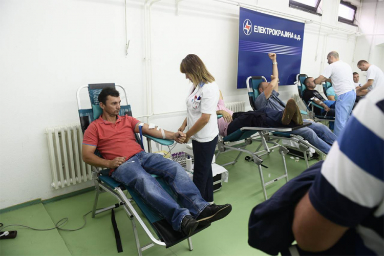 Radnici Elektrokrajine darovali krv