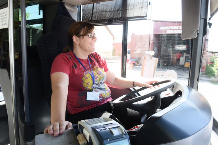 Prijedorčanka Dragana Šajinović ostvarila dječji san: Ženske ruke krote volan autobusa