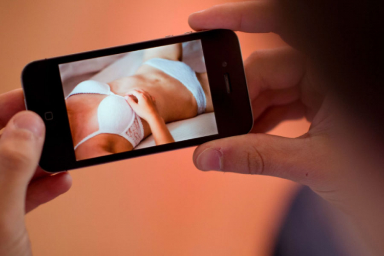 Zašto ne treba gledati porno filmove na smartfonu?