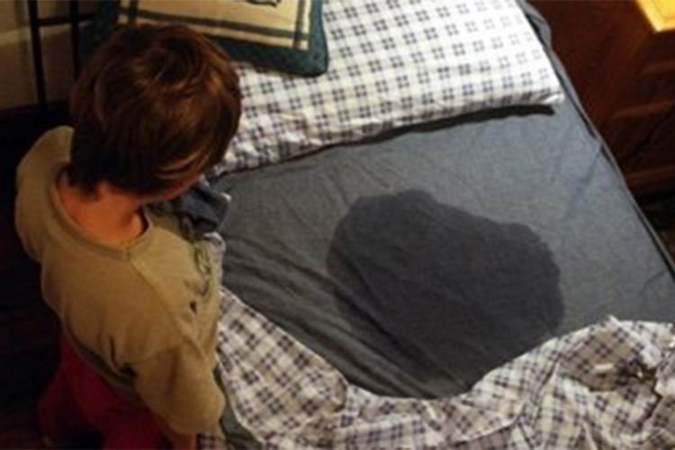 Ne kažnjavajte dijete ako noću mokri u krevet