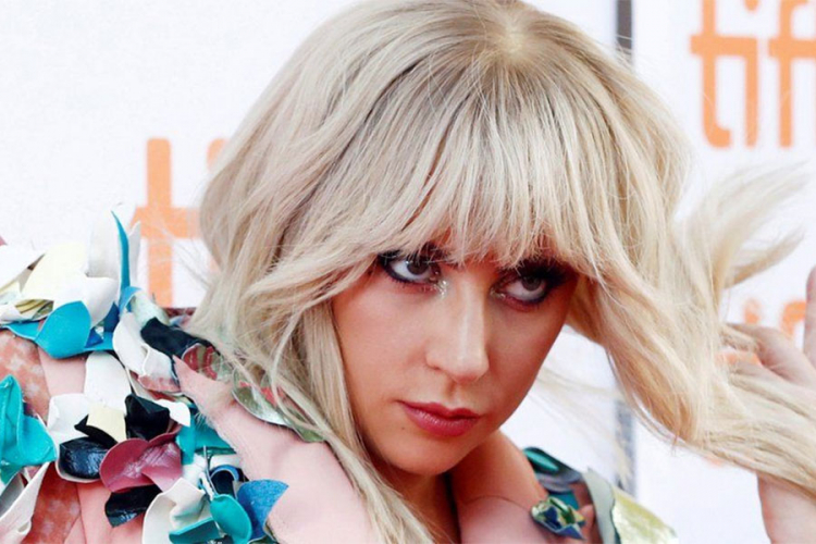 Lejdi Gaga hitno hospitalizovana