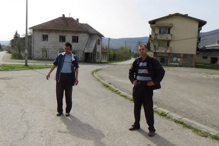 Povratnicima u Lušci Palanci obnavljaju puteve i crkvu