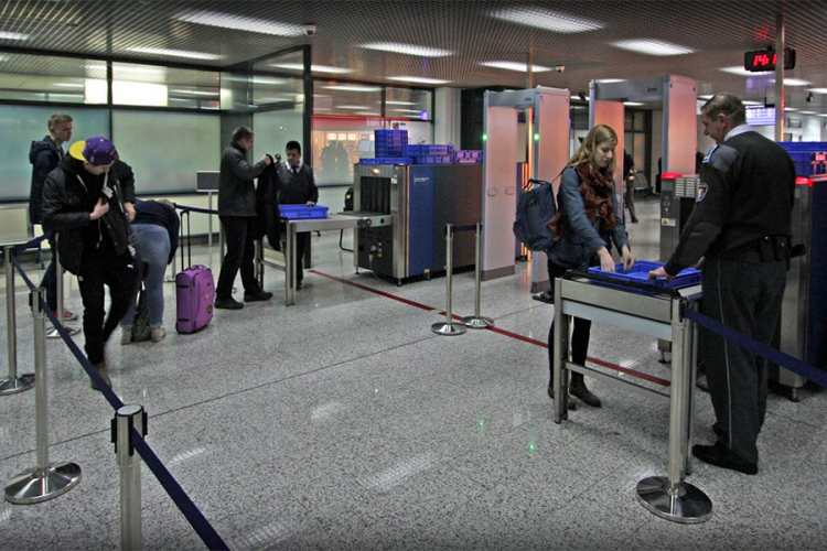 Na aerodromima u Tuzli i Sarajevu kontrolisano više od 7.000 putnika