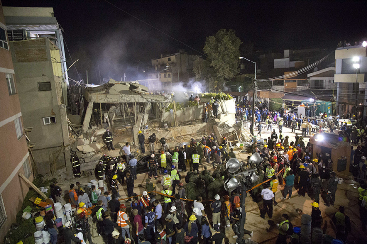 Raste broj žrtava zemljotresa u Meksiku, ljudi zarobljeni u srušenim zgradama