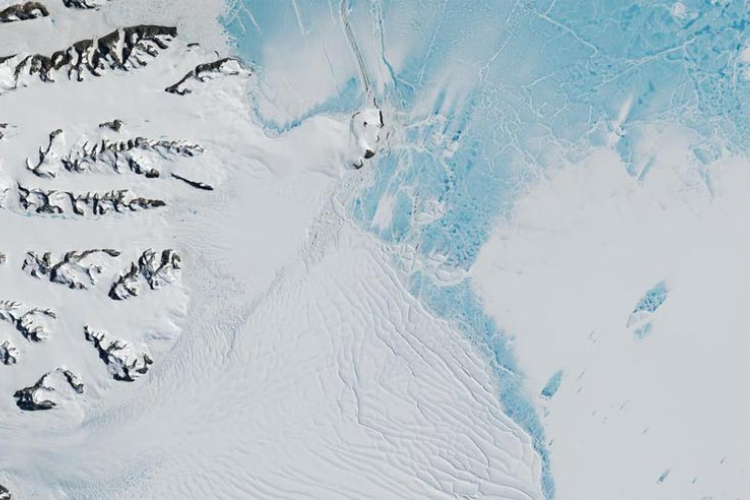 Golema santa leda sa Antarktika otplutala u more