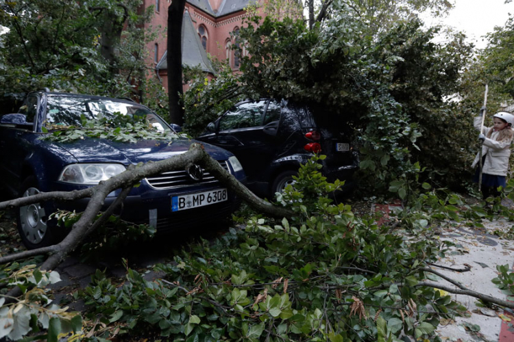 Najmanje devet mrtvih u oluji koja je pogodila Njemačku i Poljsku