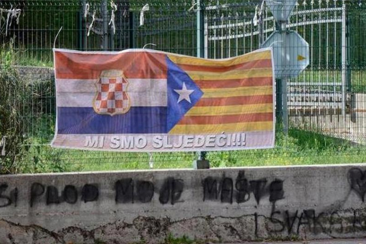 Postavljen novi transparent sa zastavama Katalonije i Herceg-Bosne