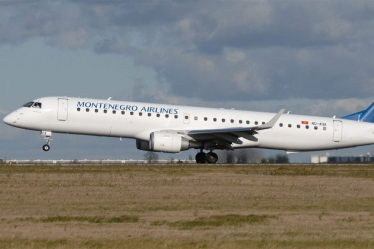 Ptica udarila u motor aviona na letu Podgorica - Varšava