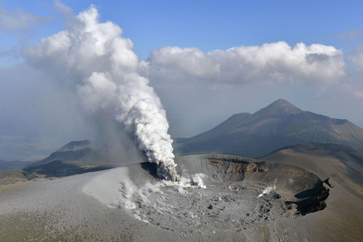 Vulkan pokrio pepelom četiri japanska grada