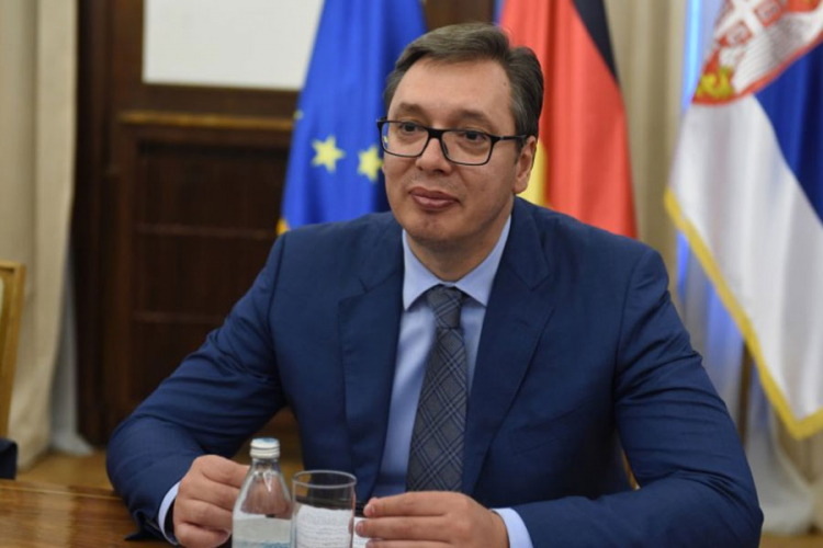 Vučić obećao uskoro značajno povećanje plata