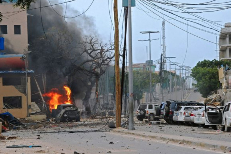 Bombaški napad u Somaliji, poginulo 20, povrijeđeno 15