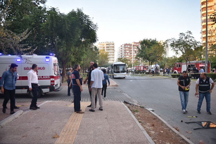 12 ranjenih u bombaškom napadu na policijsko vozilo u Turskoj