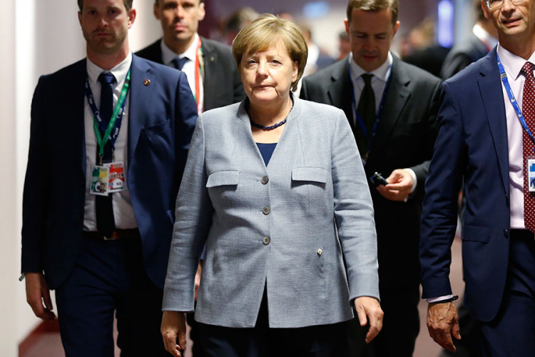 Merkelova pozvala na uskraćivanje finansijske pomoći Ankari
