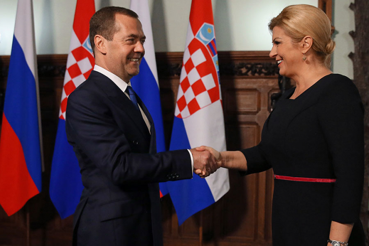 Medvedev sa Grabar-Kitarović: Obnoviti bilateralnu saradnju