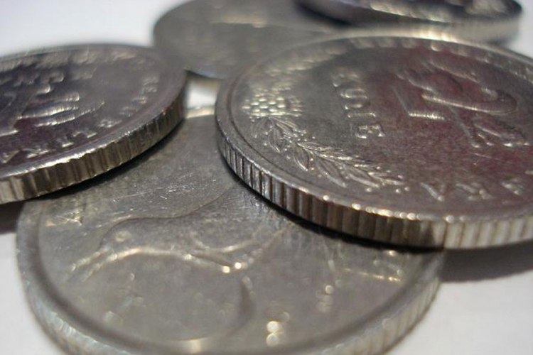 Zašto kovanice imaju nazubljen rub?