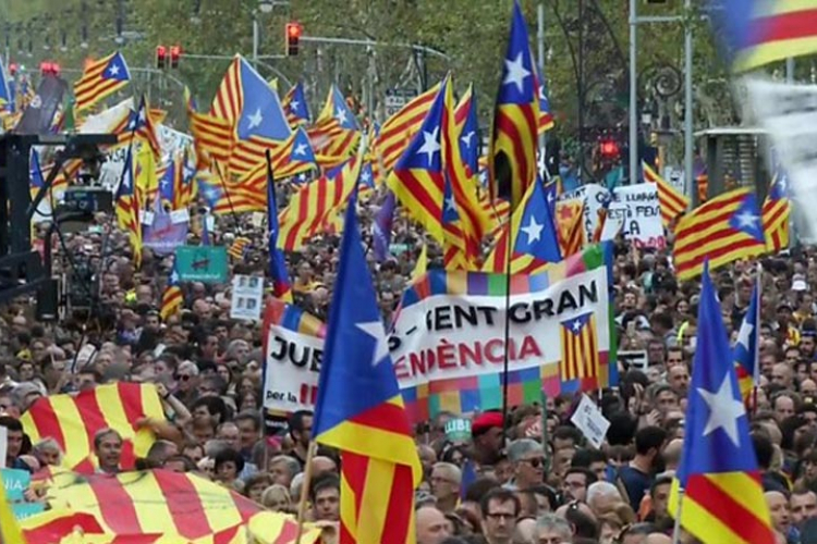 Protest stotina hiljada pristalica nezavisnosti Katalonije