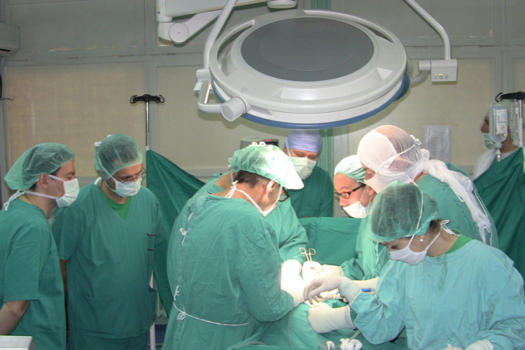 Tim stručnjaka u UKC RS oslobađa  bolesnike dijaliznih aparata