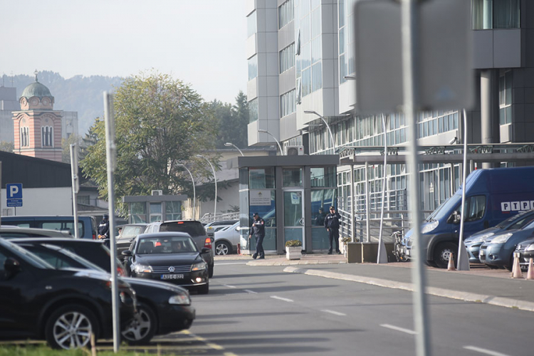 Pojačane kontrole: Policija češlja Vladine službene propusnice