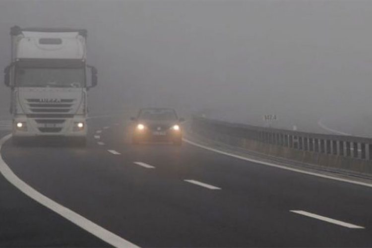 Vozači oprez: Magla smanjuje vidljivost u gotovo svim krajevima