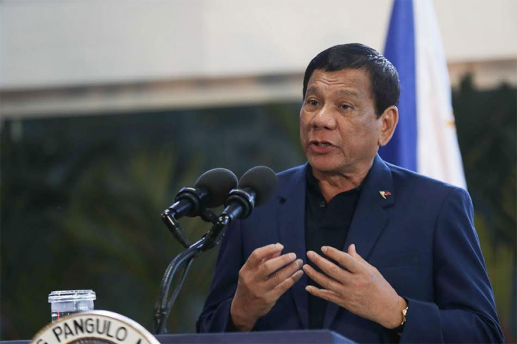 Duterte: Tramp nek gleda svoja posla