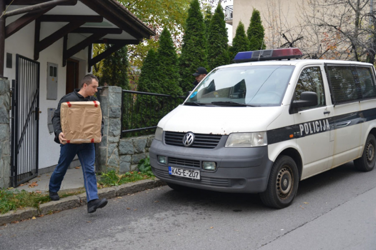 Detalji policijske akcije u Sarajevu: Bivšeg ministra i ekipu terete za milionsku štetu
