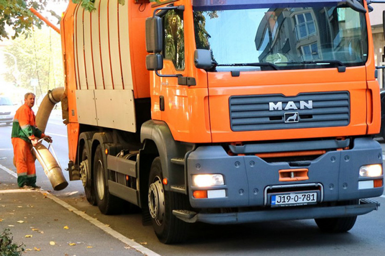 U jesenjoj akciji uređenja grada prikupljeno 495 tona otpada