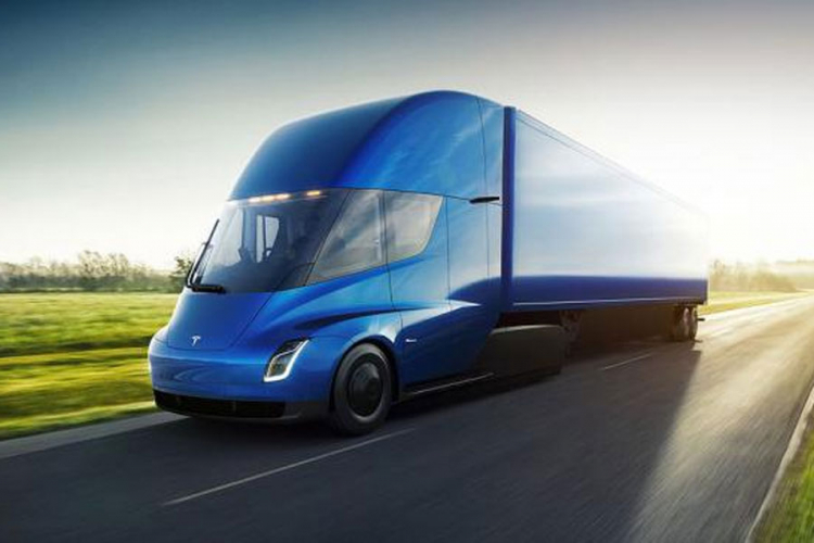 Tesla predstavio električni kamion sa dometom od 800 km