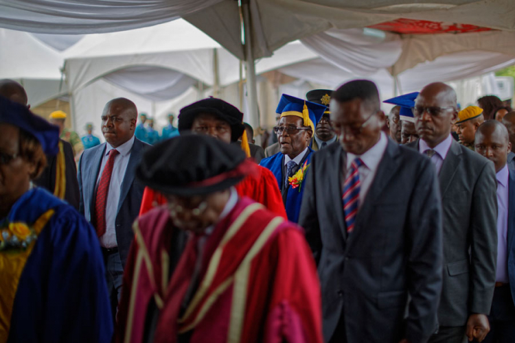 Mugabe u javnosti na ceremoniji dodjele diploma
