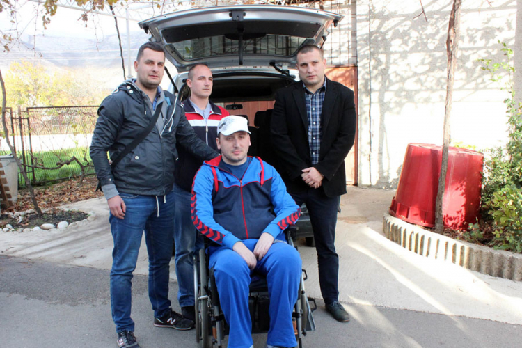 Vozilo za osobe s invaliditetom Trebinjcu na poklon od prijatelja i HET-a