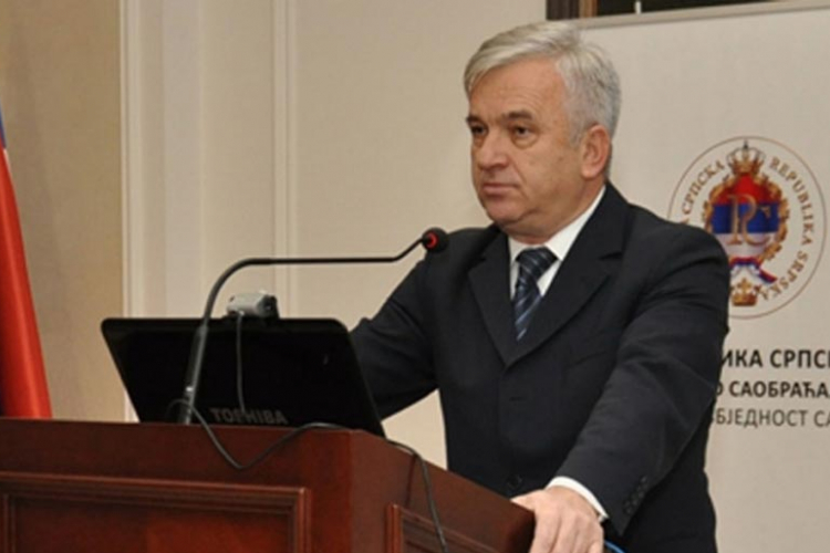 Čubrilović pokušava da pomiri poziciju i opoziciju