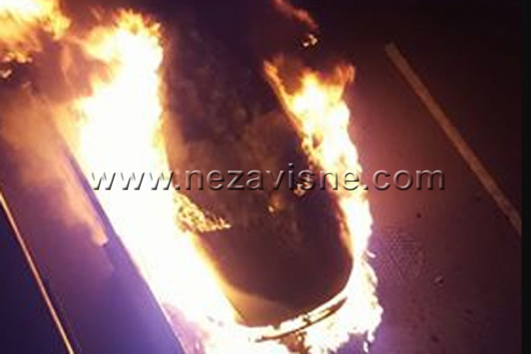 Eksplozija probudila građane, gorio automobil u Banjaluci