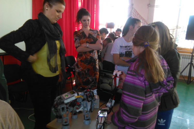 Osnovna škola u Sokocu dobila dva robota