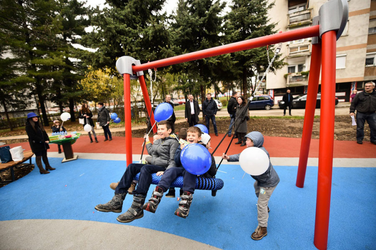 "Elnos grupa" i "Tenzo" donirali igralište djeci u Novoj Varoši