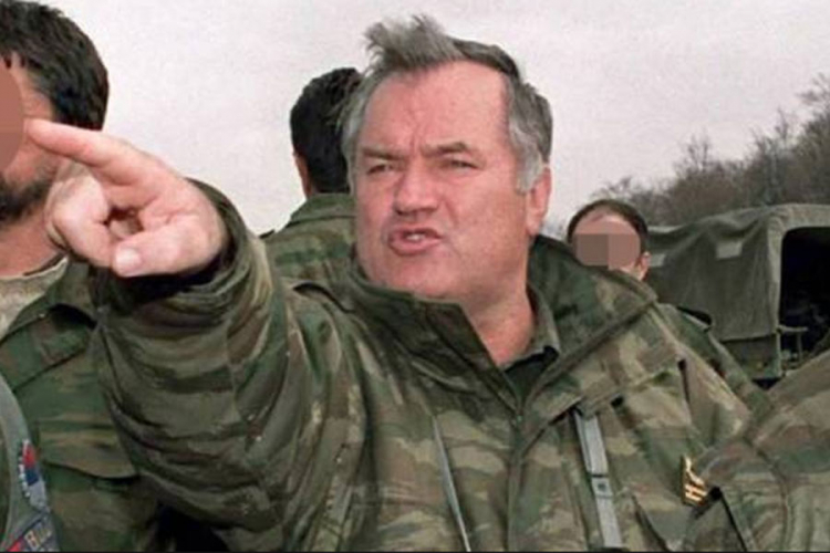 U Brodu osvanuo bilbord sa likom Ratka Mladića