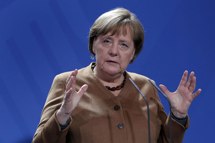 Merkel: Držimo se rezolucije UN-a