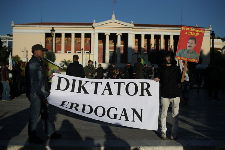 Kurdi u Atini protiv "Erdoana diktatora", spalili mu sliku