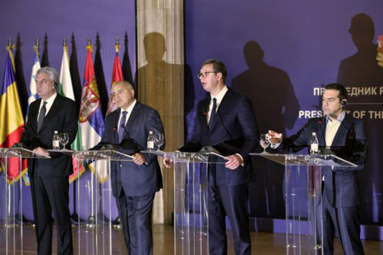 Vučić: Srbija nije nikome prijetnja