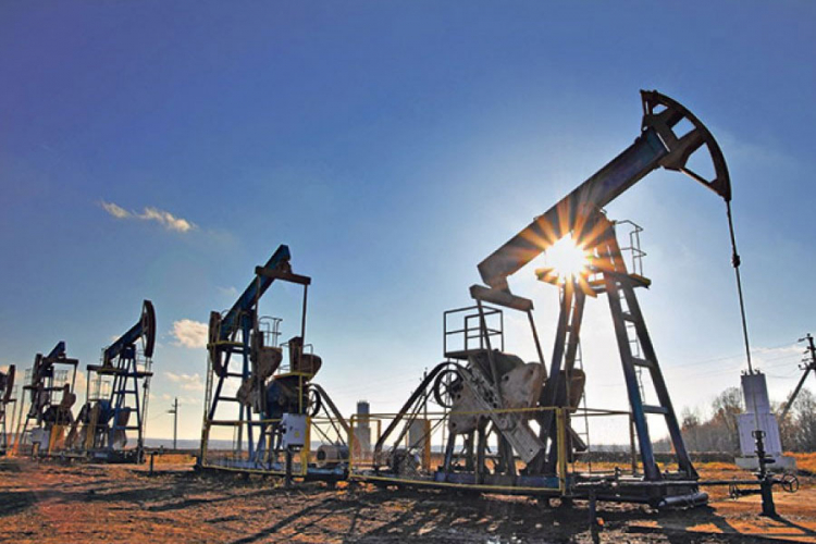 Nafta "klizi" ka 57 USD, raste broj bušotina