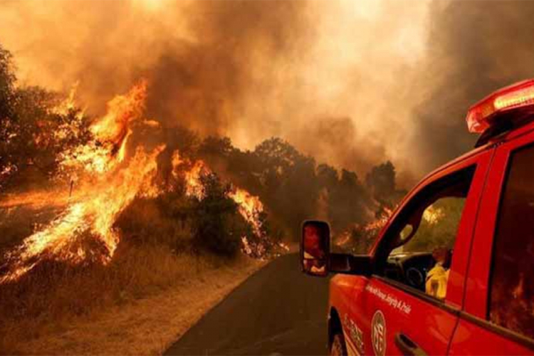 Nezapamćeni požari u Kaliforniji bukte i dalje, evakuisano desetine hiljada ljudi