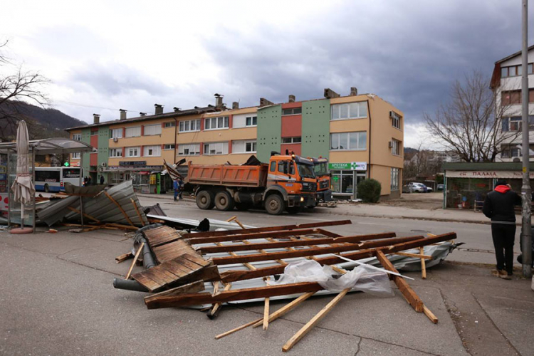 U Banjaluci oštećeno 318 objekata