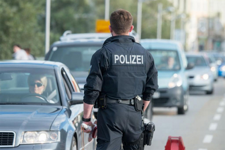 Uhapšeni srpski državljani, otac i sin, krali automobile po Beču