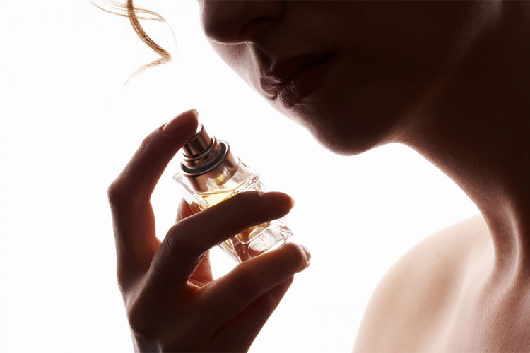 Pet grešaka kod nanošenja parfema