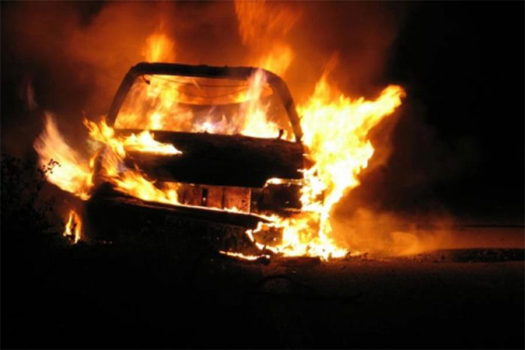 U Trebinju izgorjelo vozilo