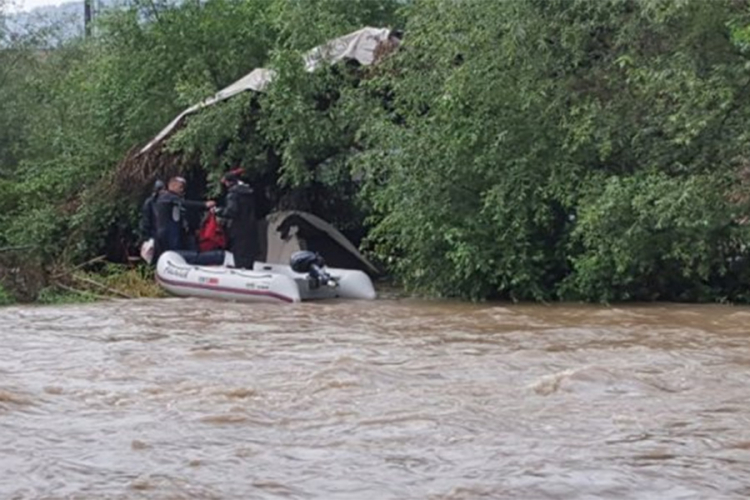 Nastavlja se potraga za mladićem koji je sletio u rijeku Bosnu