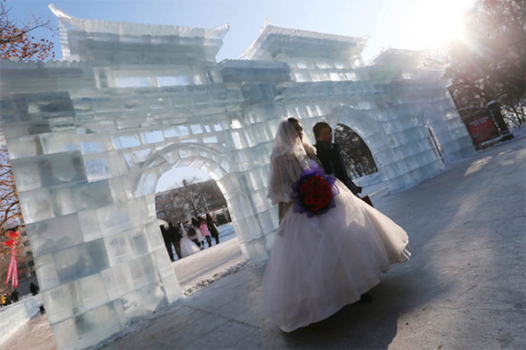 Desetine parova u Kini na minusu izgovorilo sudbonosno "da"