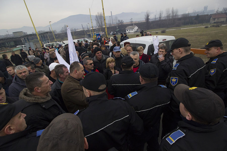 Radnici "Željezare" Zenica nakon jednostanog protesta odblokirali put